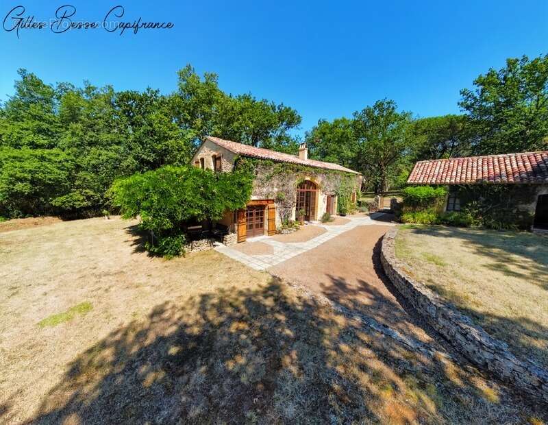 Maison à MAUZAC-ET-GRAND-CASTANG