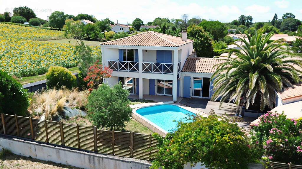 Maison à SAINT-GEORGES-DE-DIDONNE