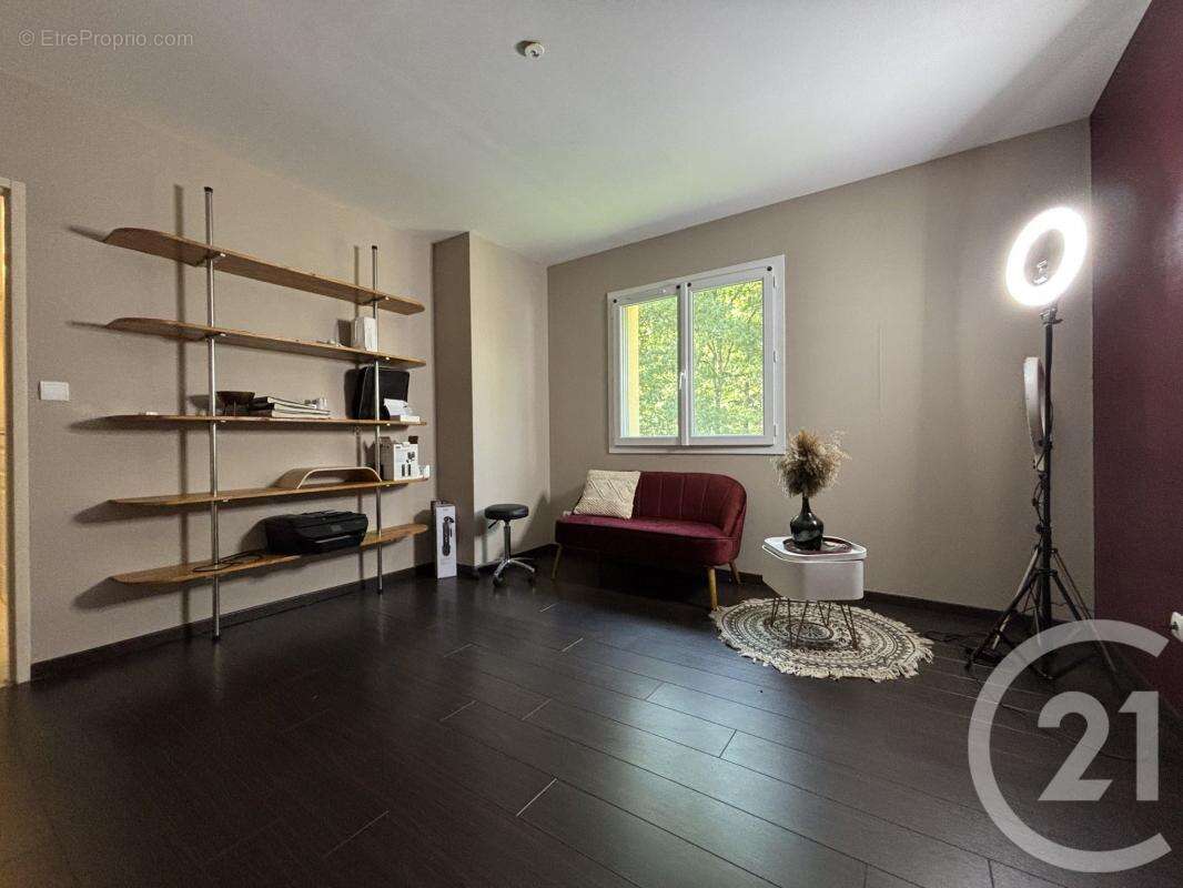 Maison à CHAILLAC-SUR-VIENNE