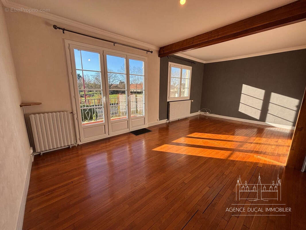 Maison à SAINT-PARIZE-LE-CHATEL