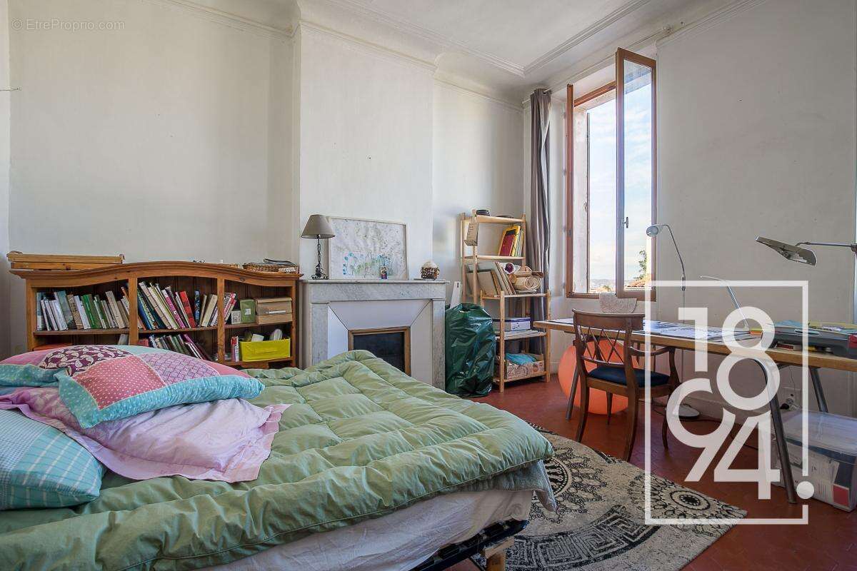Appartement à MARSEILLE-1E