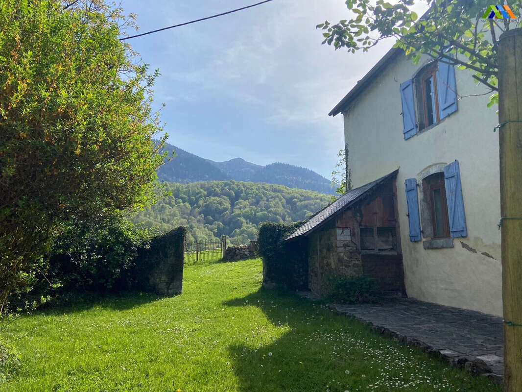 Maison 320 m² à Arudy  - photo 5