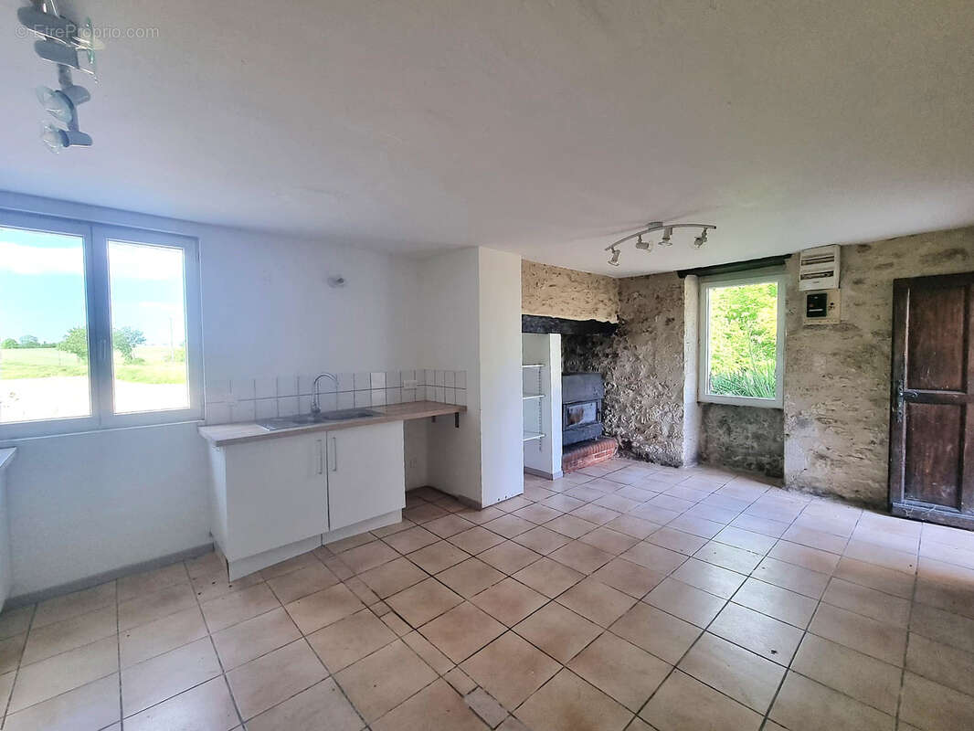 Maison à MONTAIGU-DE-QUERCY