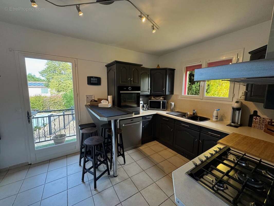 Maison à SAINT-ESTEVE-JANSON