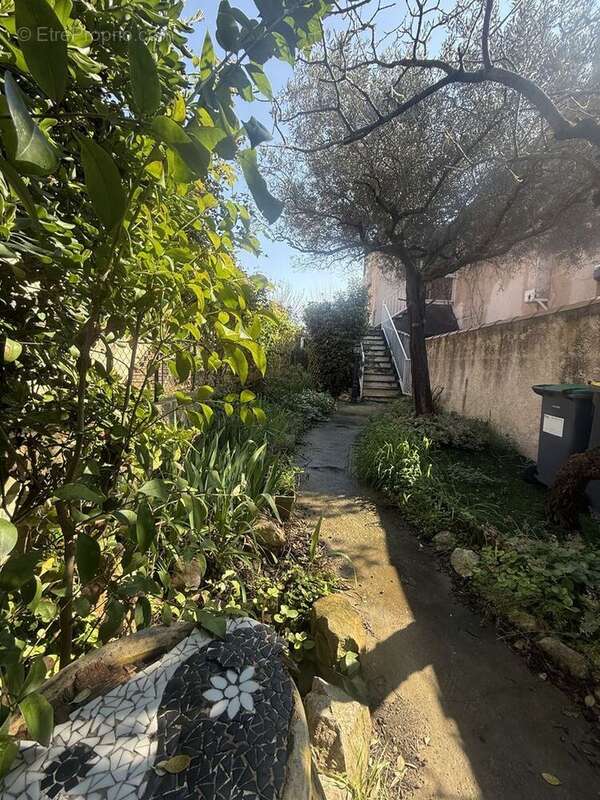 Appartement 78 m² à Marignane  - photo 6