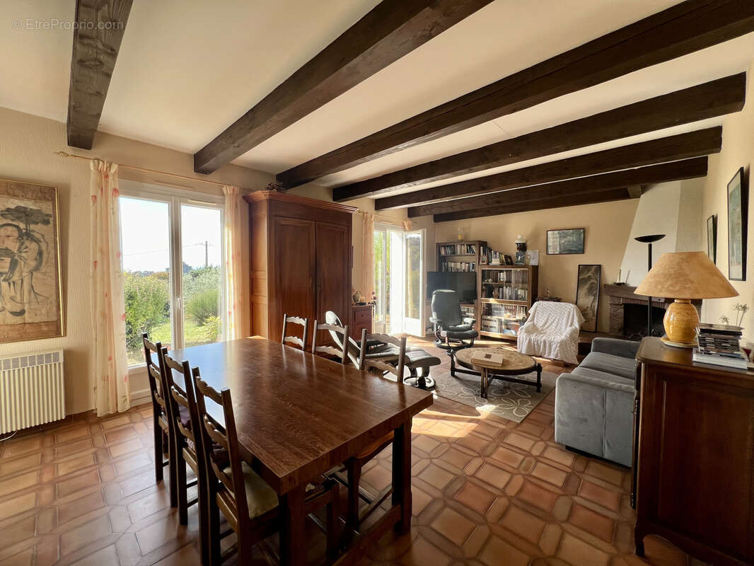 Maison à ROCHEMAURE