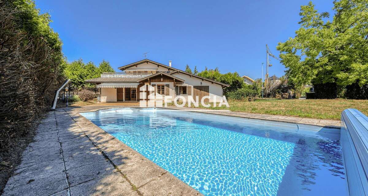 Chavanod - Belle propriété avec piscine, grand terrain et garage de 50 m² - photo 3