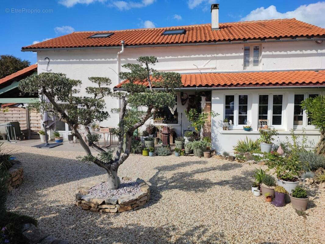 Maison à CHASSENEUIL-SUR-BONNIEURE