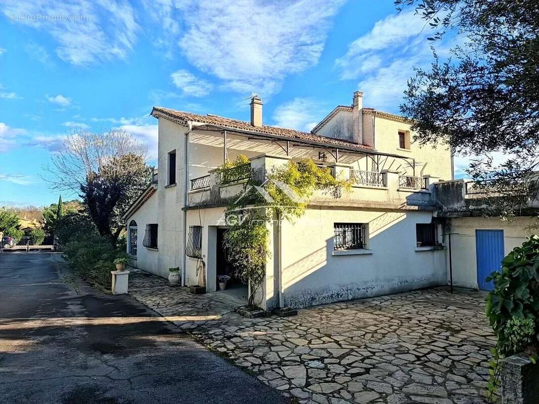 Maison à SAINT-HILAIRE-DE-BRETHMAS