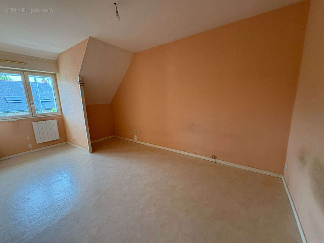 Maison à SAINT-CLEMENT-DES-LEVEES