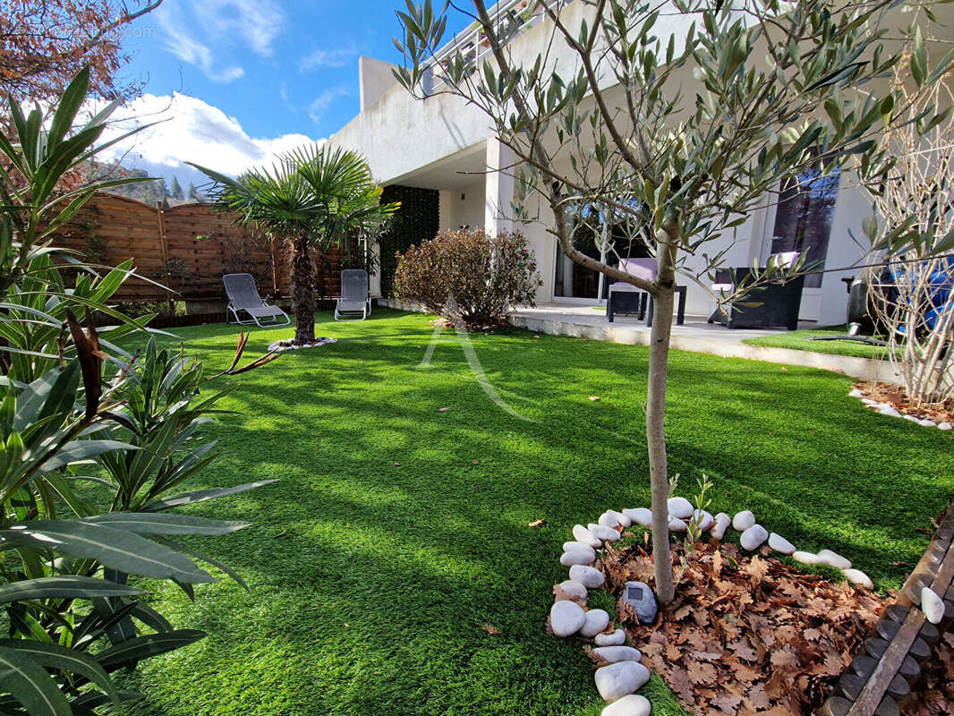 Appartement à PIERREVERT