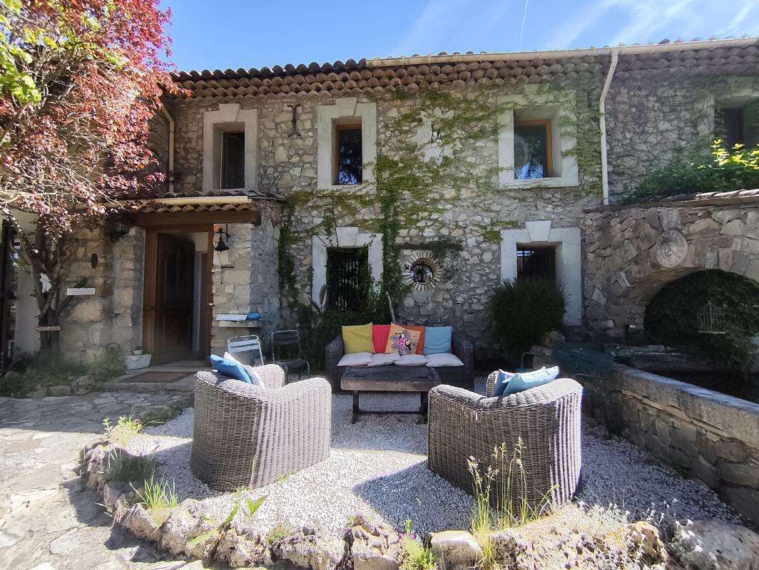 Superbe bastide du XVIIIᵉ siècle – Domaine de charme avec chambres d’hôtes, gîte et restaurant d'été - Aux portes du Verdon - photo 4