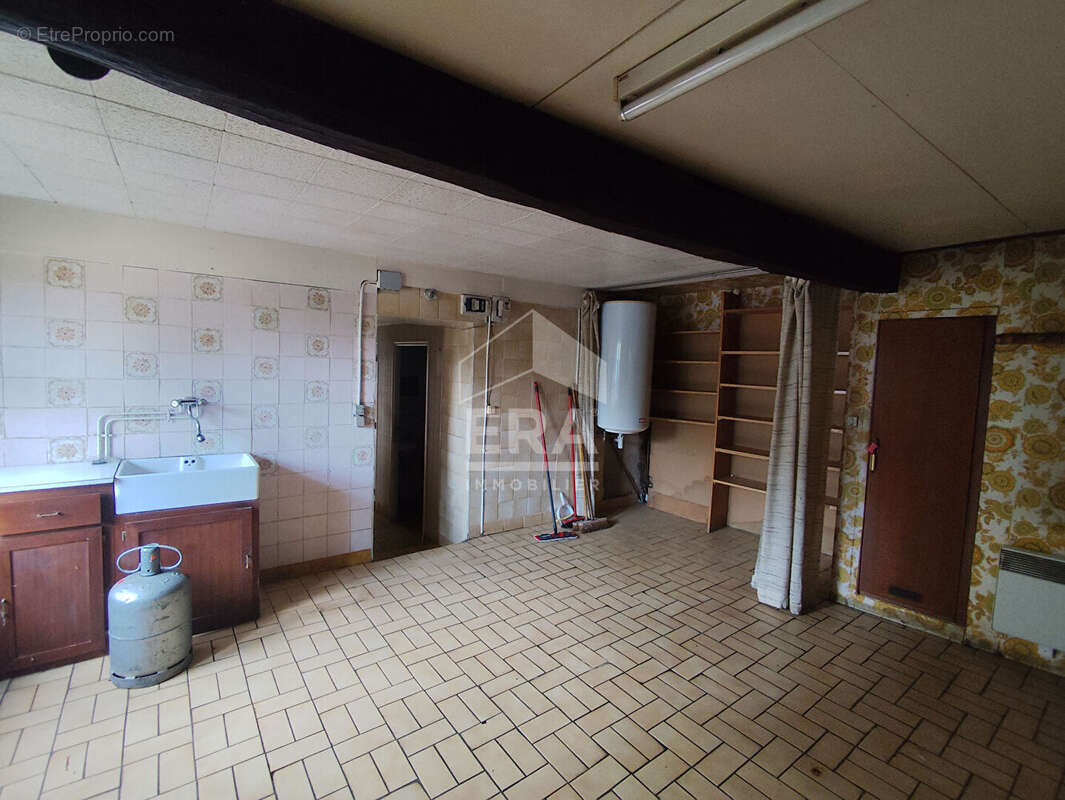 Maison 101 m² à Gencay  - photo 6