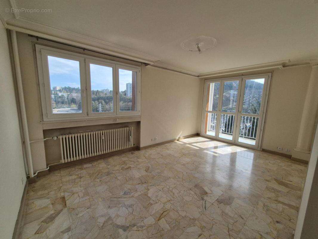 Appartement à SAINT-ETIENNE