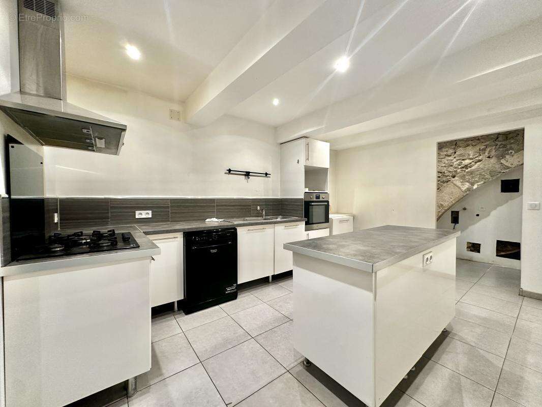 Maison à JONQUIERES-SAINT-VINCENT