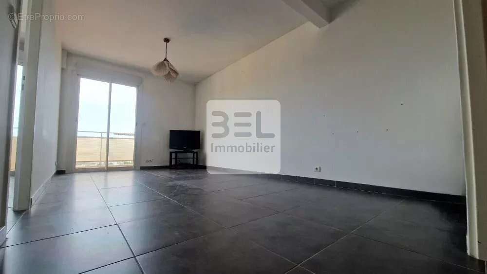 Appartement à BAGNOLS-SUR-CEZE
