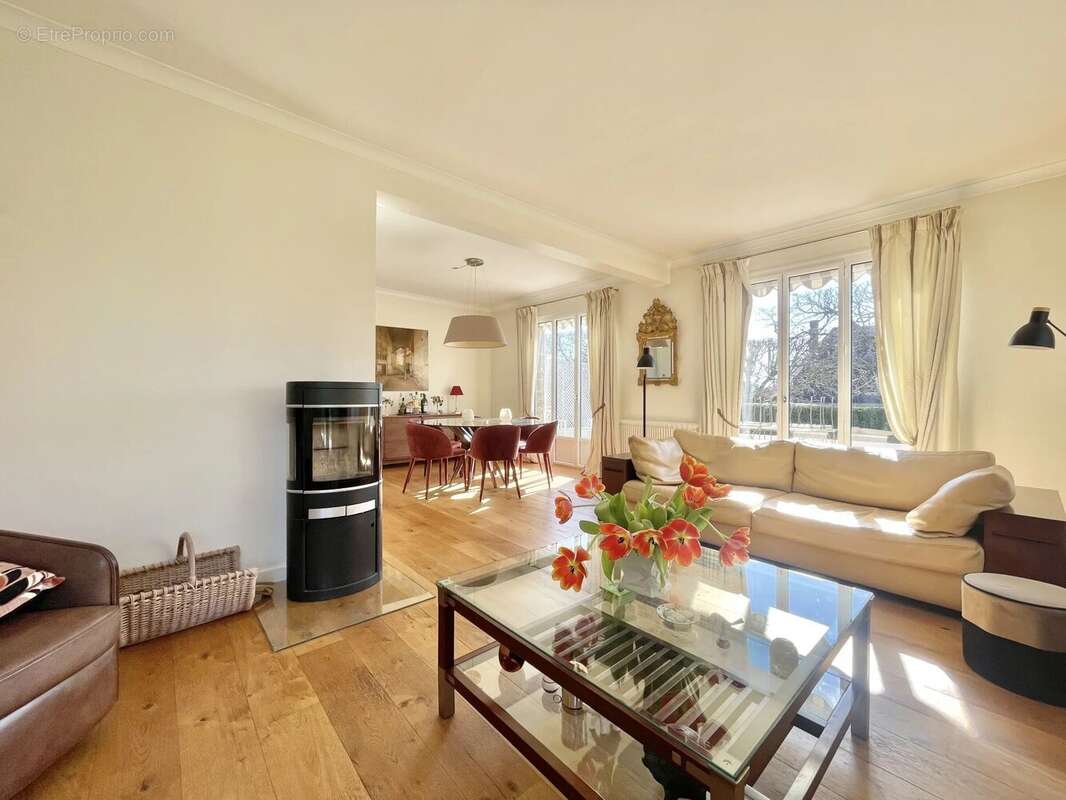 Maison à VERRIERES-LE-BUISSON