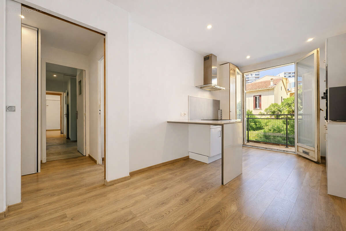 Appartement T3 lumineux avec terrasses - entrée centre-ville ? potentiel + aides ORELI (double vitrage & clim) - photo 5