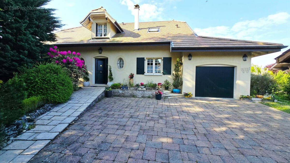 Maison à CHENS-SUR-LEMAN