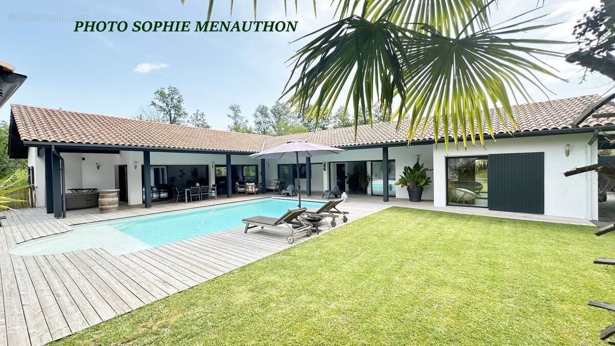 Villa d'architecte de type t8 de 220 m2 dont un appartement de 46 m2 avec piscine - photo 1