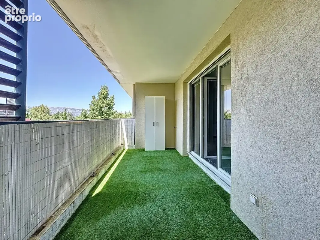 Appartement T3 lumineux avec terrasse et parking en sous-sol ? À proximité du centre-village - photo 2