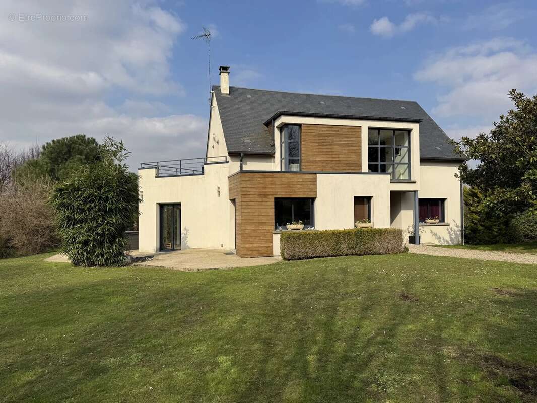 Maison à SAINT-SAUFLIEU