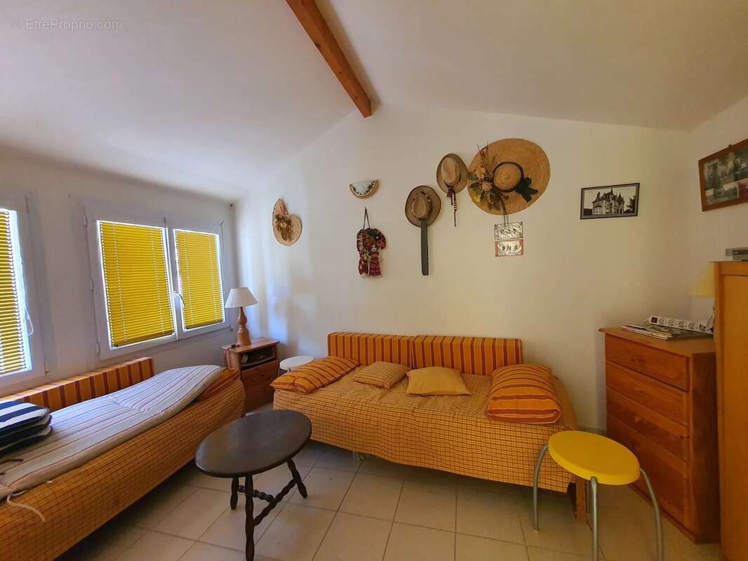 Maison à MACLAS