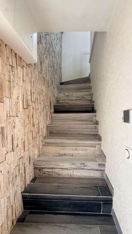 Appartement à POUSSAN