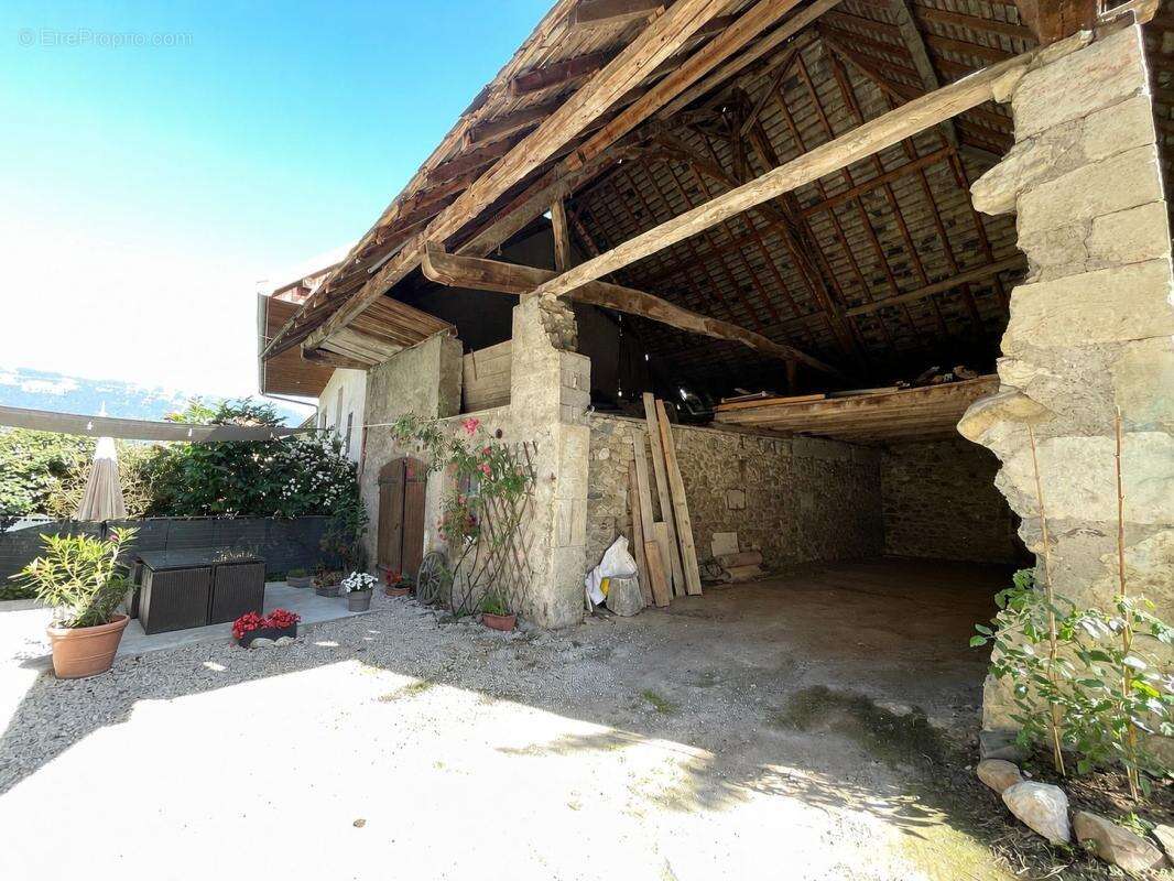 Bâtisse de caractère à Héry sur Alby- plus de 220m2de surface exploitable - photo 2