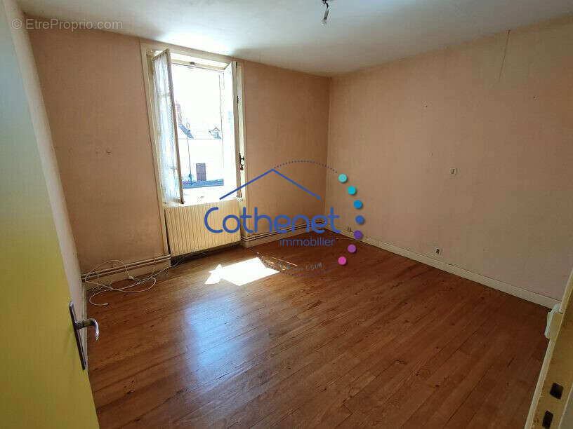 Maison à SAINT-CHRISTOPHE-EN-BRIONNAIS