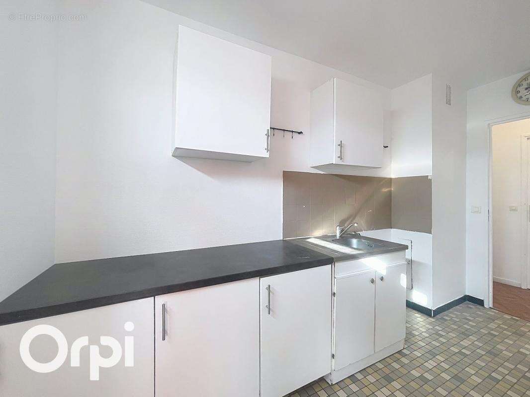 Appartement à SAINT-LAURENT-DU-VAR