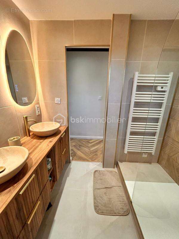 Appartement à CUERS