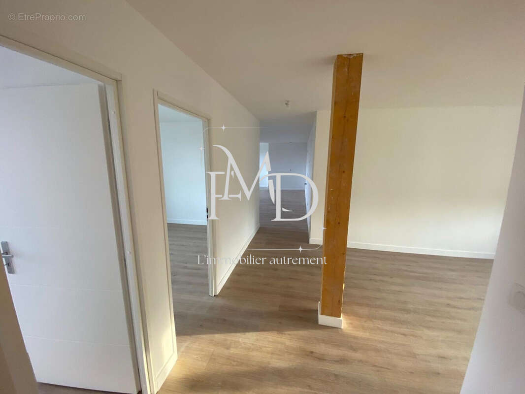 Appartement à CHARMES