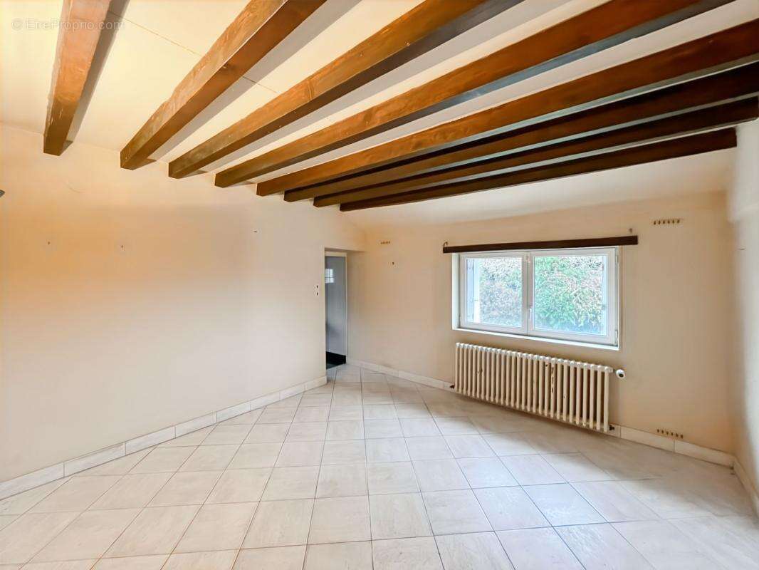 Maison à MARCILLY-EN-VILLETTE