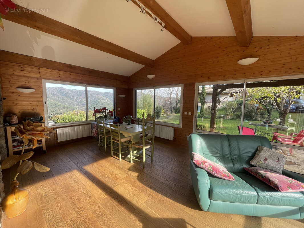 Propriété avec 2 habitations sur 4623 m2 de terrain avec piscine - photo 8
