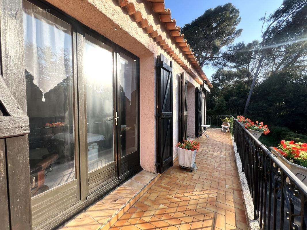 Maison à VALLAURIS