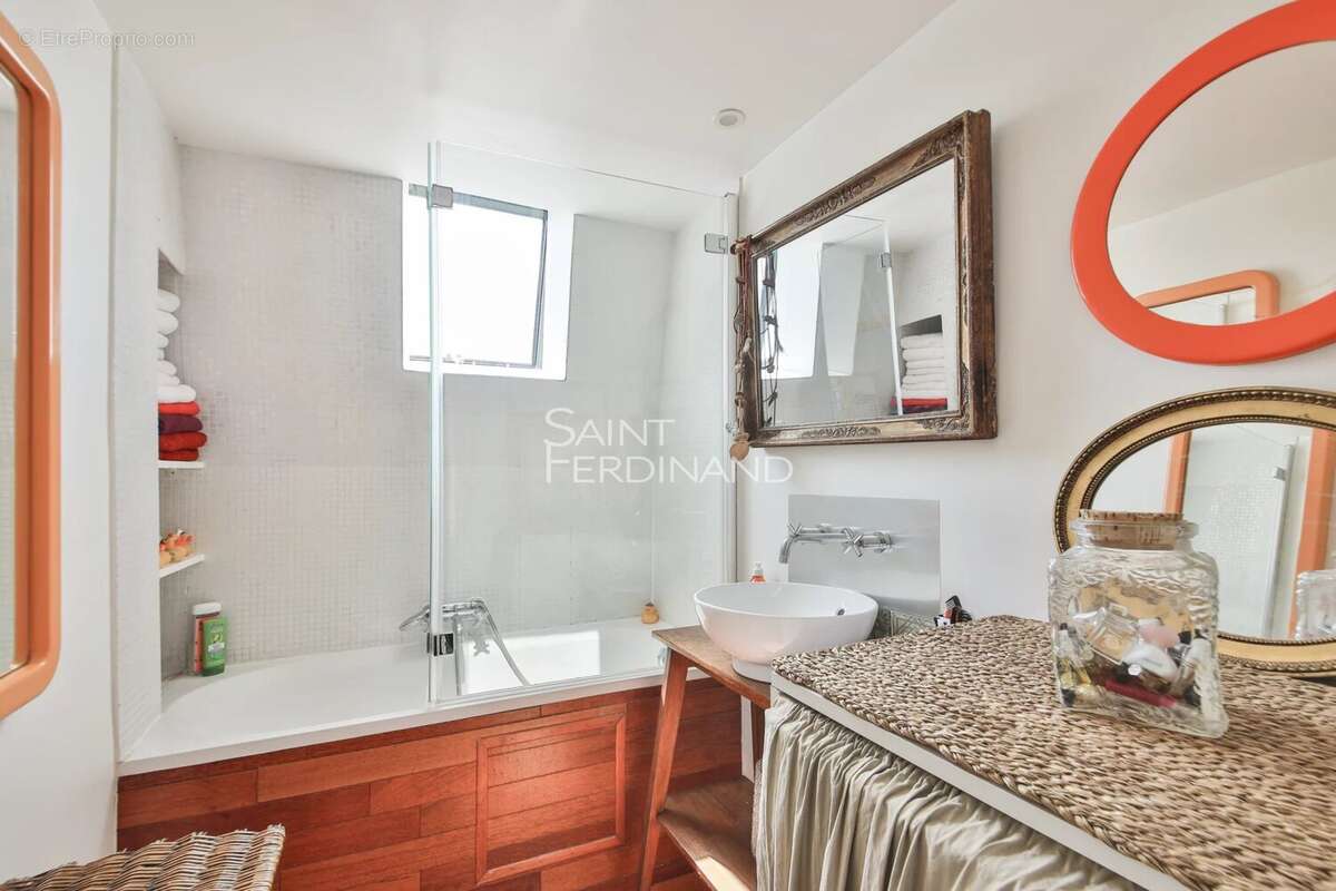 Appartement à PARIS-17E