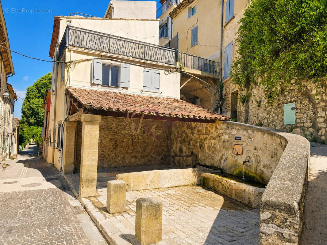 Appartement à EGUILLES