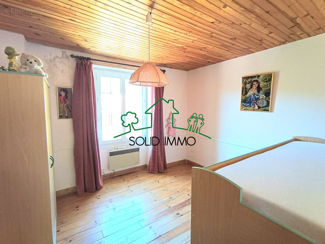 Maison traditionnelle de 150 m2 avec terrain sur la commune de Labastide sur Besorgues 07600 - photo 16