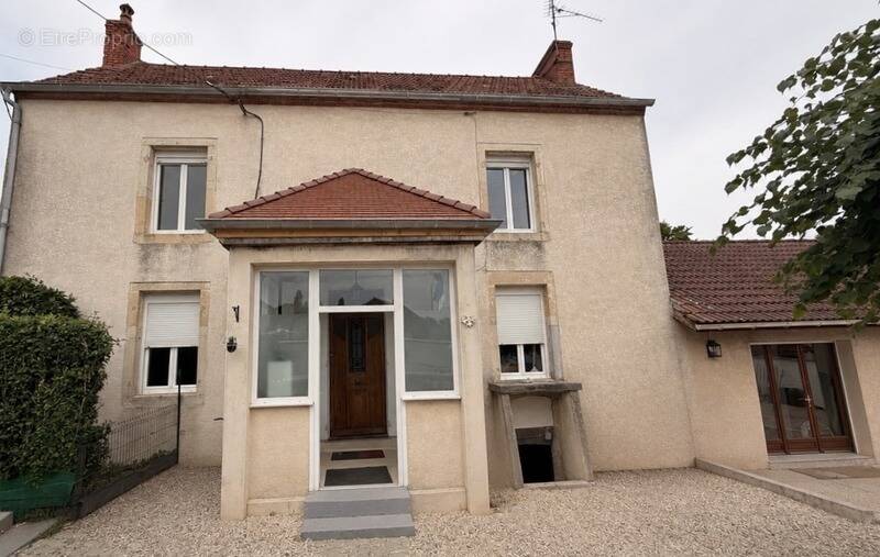 Maison à LAMARCHE-SUR-SAONE