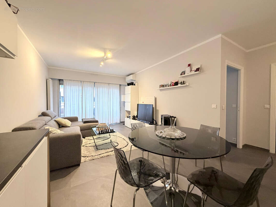 Appartement à ROQUEBRUNE-CAP-MARTIN