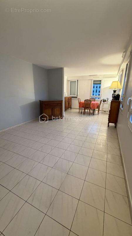 A SAISIR ABSOLUMENT !!!! Appartement spacieux plein de potentiel au cœur de la ville !!!!! - photo 6
