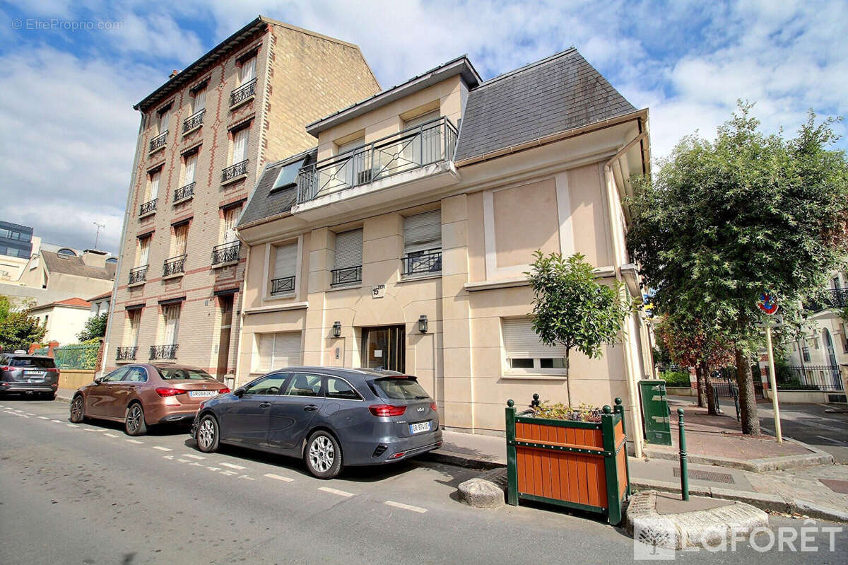 Appartement à LA GARENNE-COLOMBES