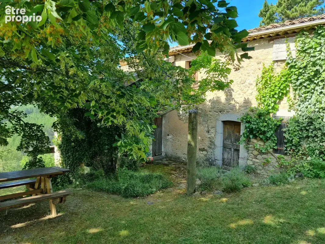 Maison ancienne à rénover sur 30 hectares environ - photo 5