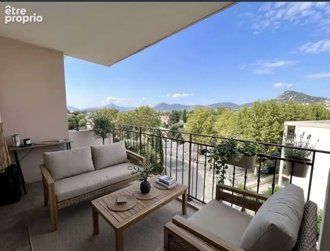 Photo Appartement à Hyeres au prix de 152 000€