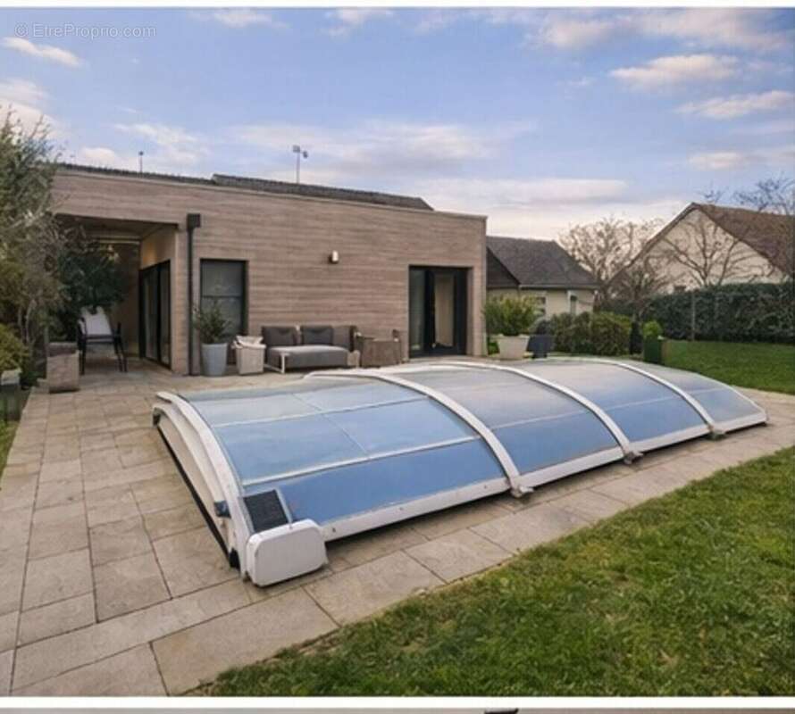 Trenal · Maison familiale 278 m² · Piscine avec abri · Terrain 2 000 m² · DPE C - photo 2
