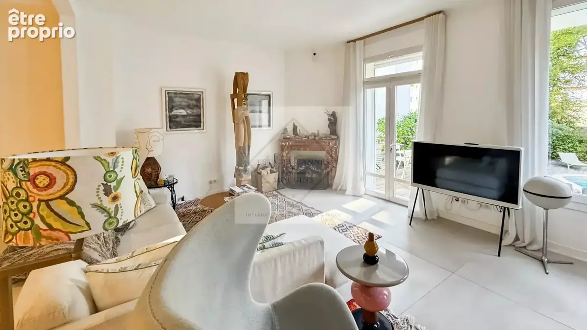 Emplacement Privilégié au Cœur de Cannes : Maison de Ville avec Piscine et Stationnement Privatif - photo 4