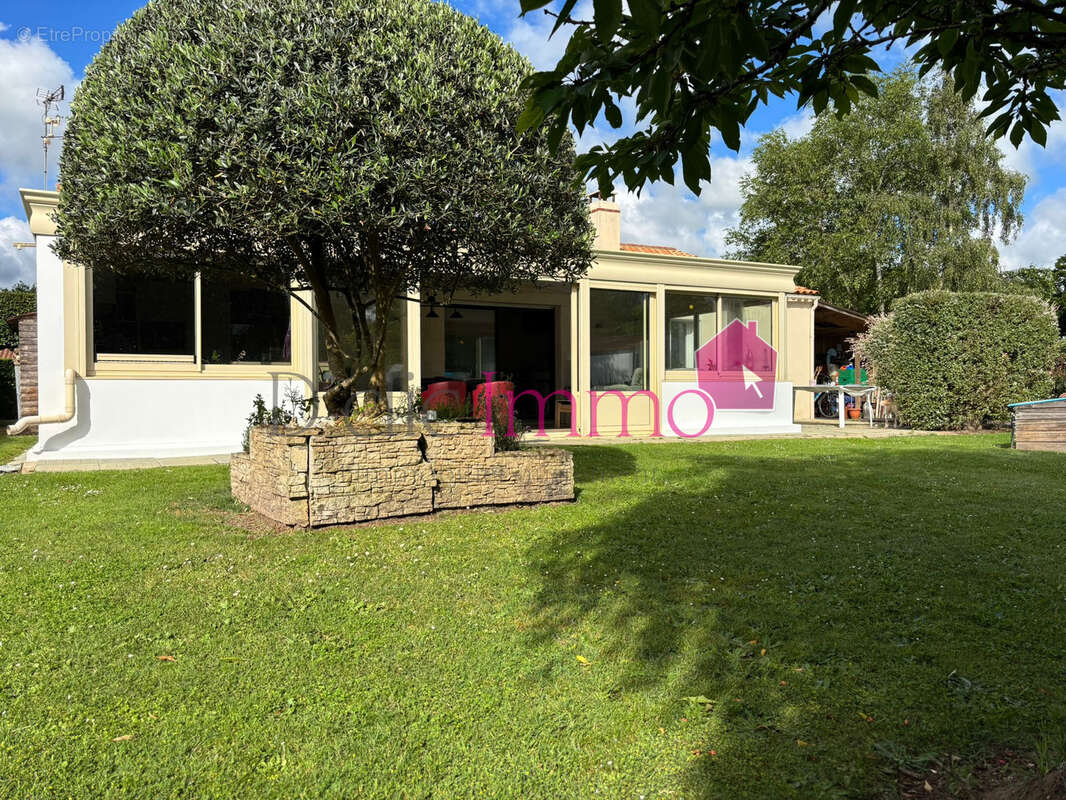 CHALLANS  - Maison 3 chambres + un bureau - terrain clos - photo 12