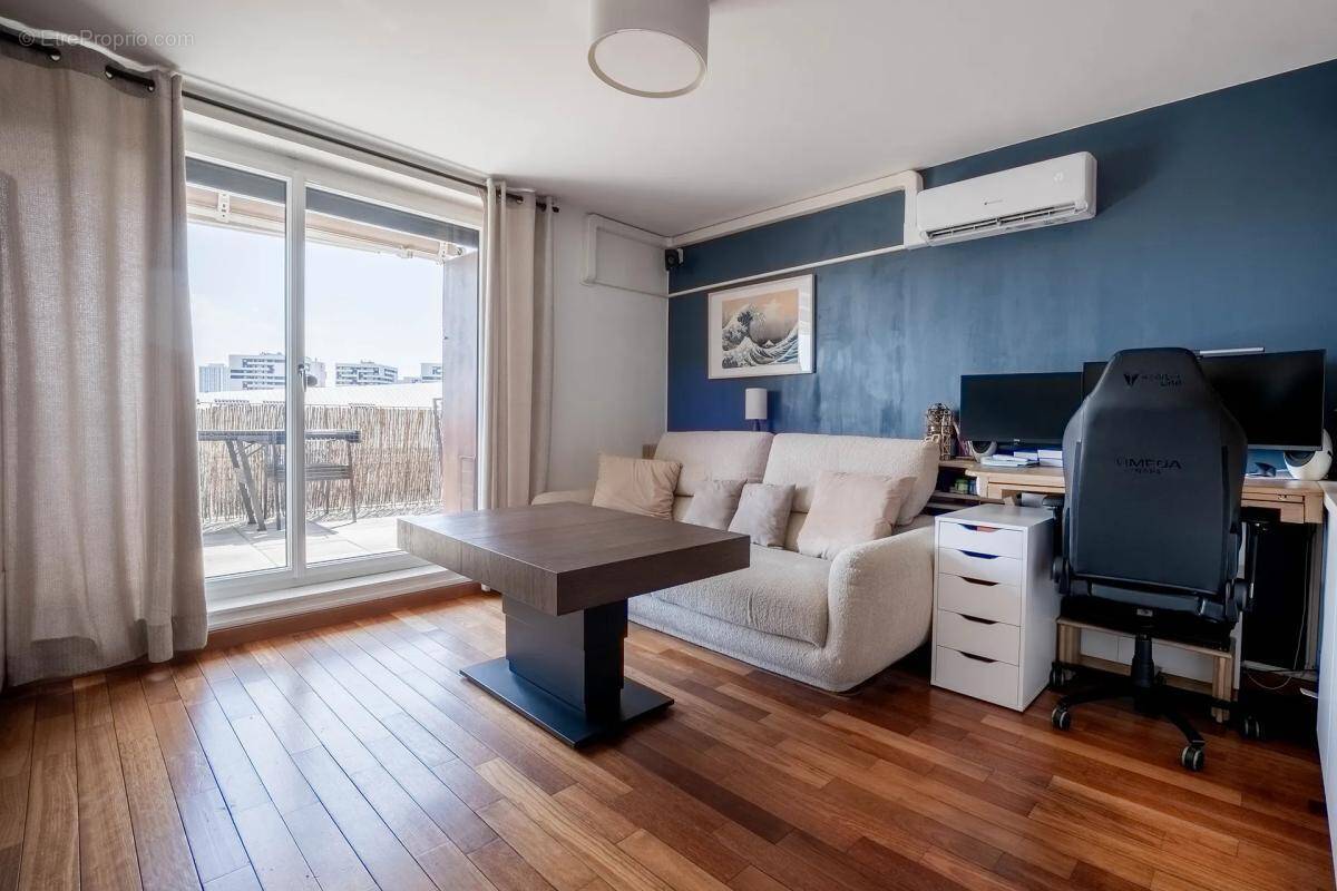 Appartement à PARIS-19E