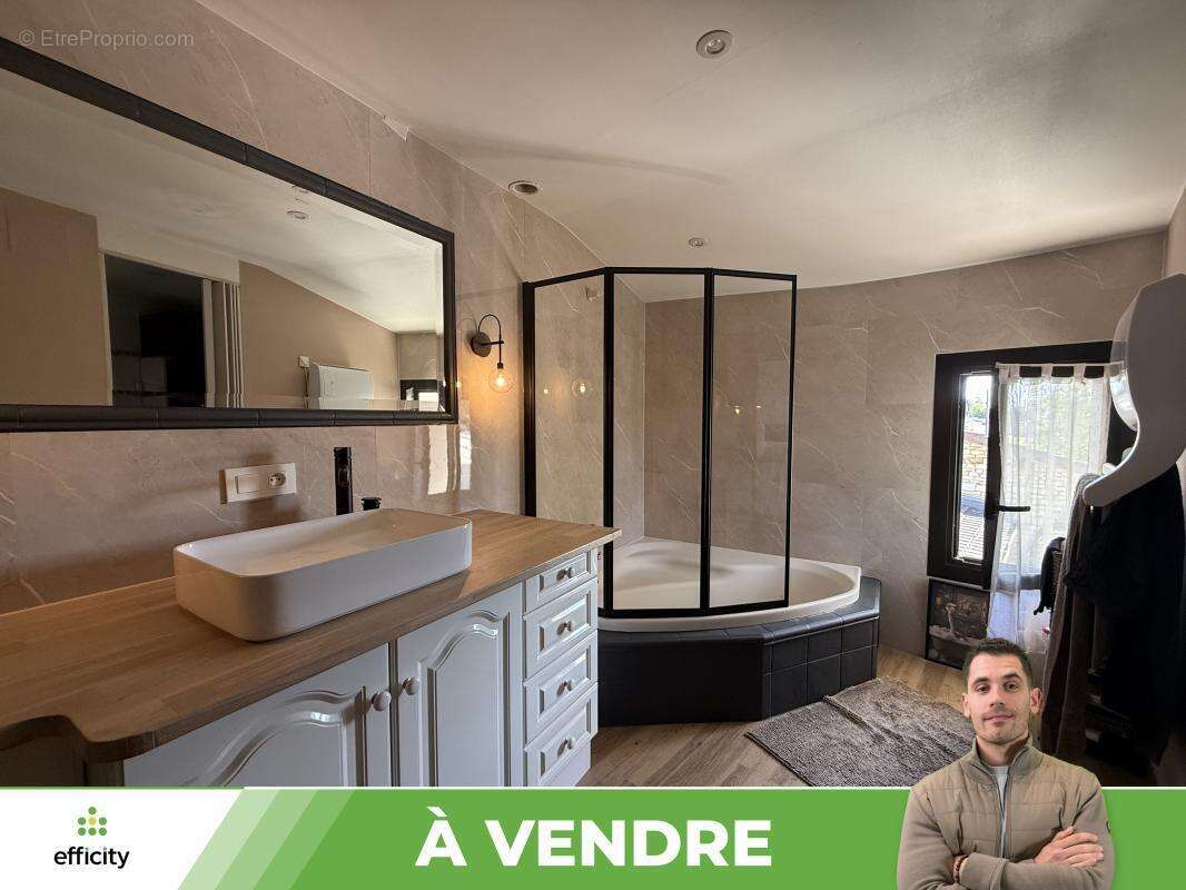 Maison 293 m² à Jaunay-Clan  - photo 12